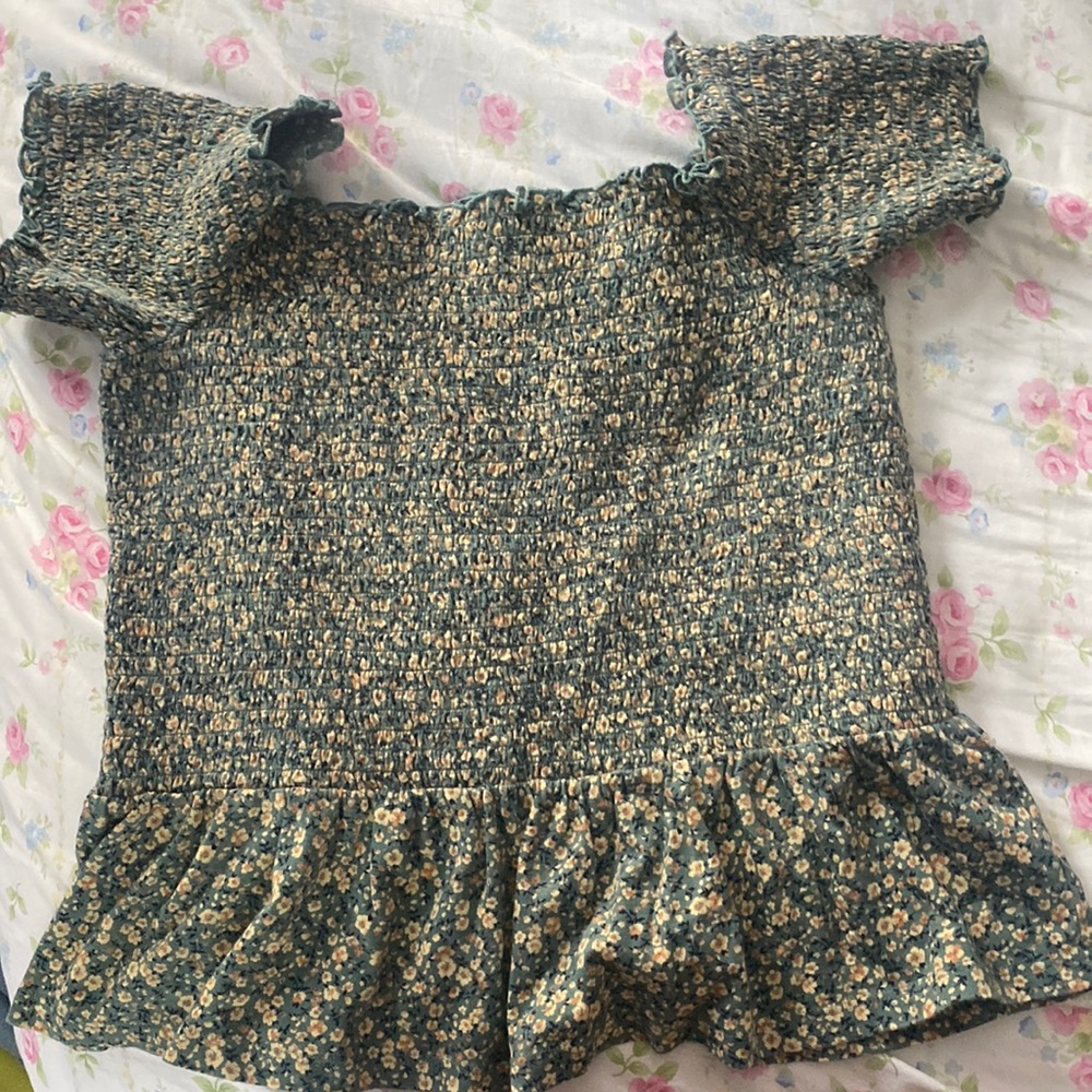 American eagle floral smocked top